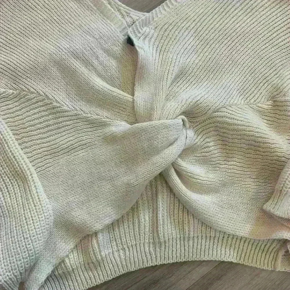 Cropped knit  sweater Size M/L beige - Picture 3 of 5